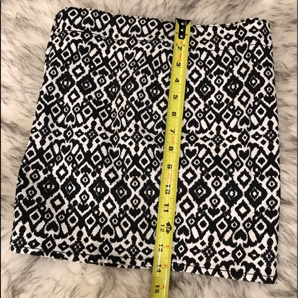 Divided black & white mini skirt. Worn once! - Picture 3 of 6